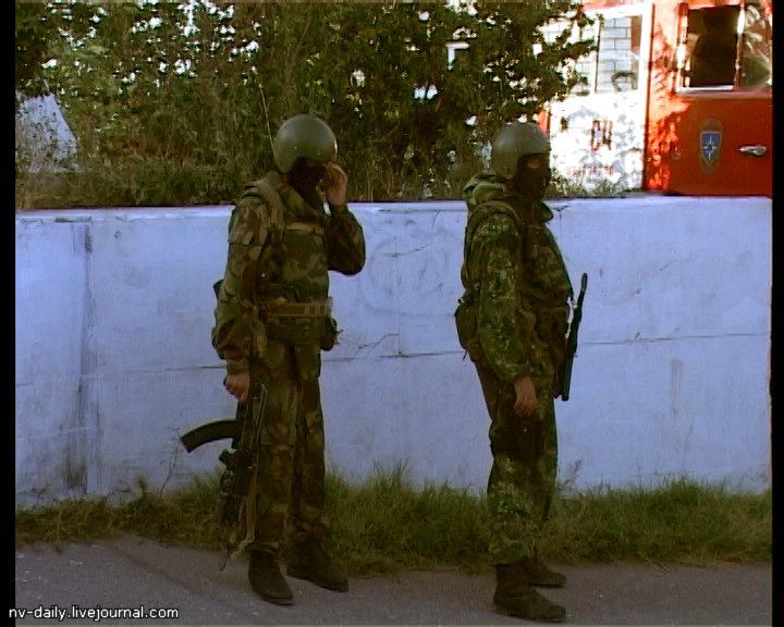 Спецоперация в Махачкале на улице Заманова, 12 сентября 2010 года. Стоп-кадры с оперативной съемки МВД