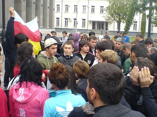 Во Владикавказе митинговали участники соцсетей