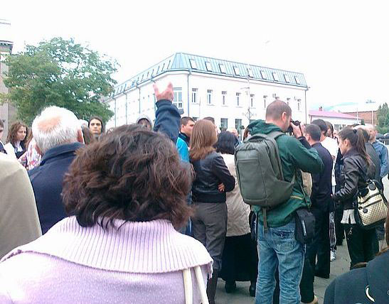 Во Владикавказе митинговали участники соцсетей