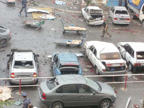  Теракт во Владикавказе. Эксклюзивные фото. Взрыв, прогремевший в столице Северной Осетии 9 сентября 2010 года, унес 17 жизней