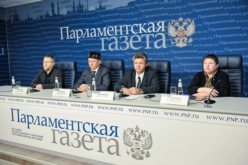 Чечня может стать анклавом традиционного ислама: пресс-конференция в "Парламентской газете"